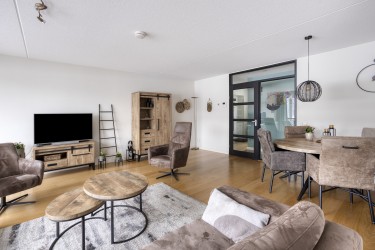 Ruime zonnige woonkamer