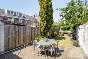 Diepe achtertuin