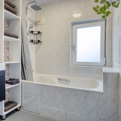 Badkamer met ligbad