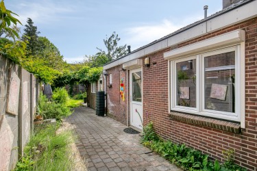 Diepe achtertuin