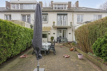 Diepe achtertuin