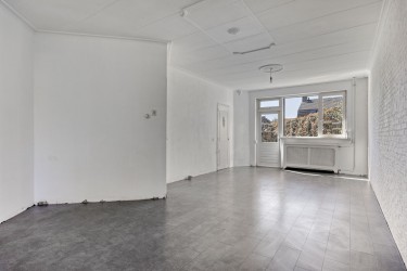 Een ruime woonkamer