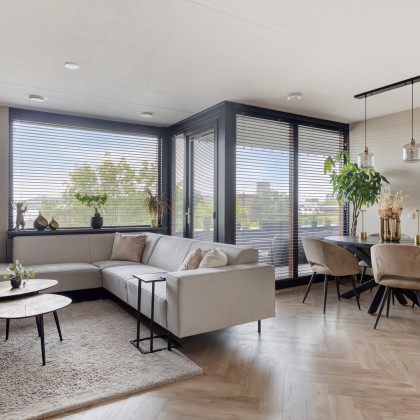 Ruime woonkamer