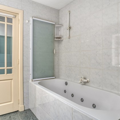 Soutterain met slaapkamer en badkamer