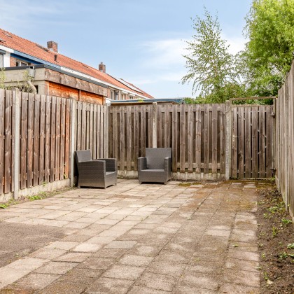 Diepe achtertuin