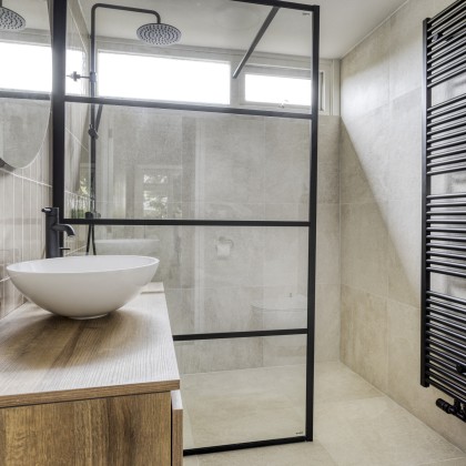 Moderne badkamer en toilet