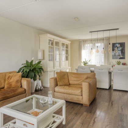 Een ruime woonkamer