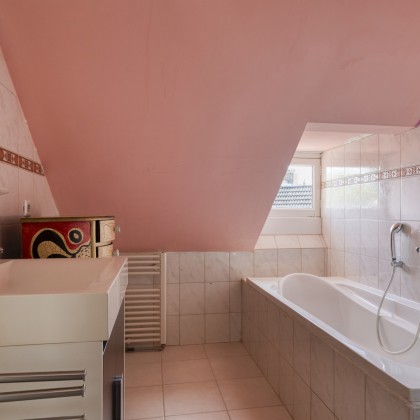 Badkamer met ligbad