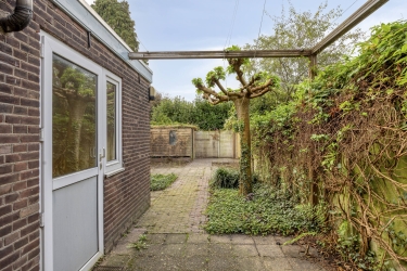 Diepe achtertuin